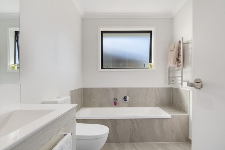 Photo of property in 22f Clive Road, Katikati, 3129