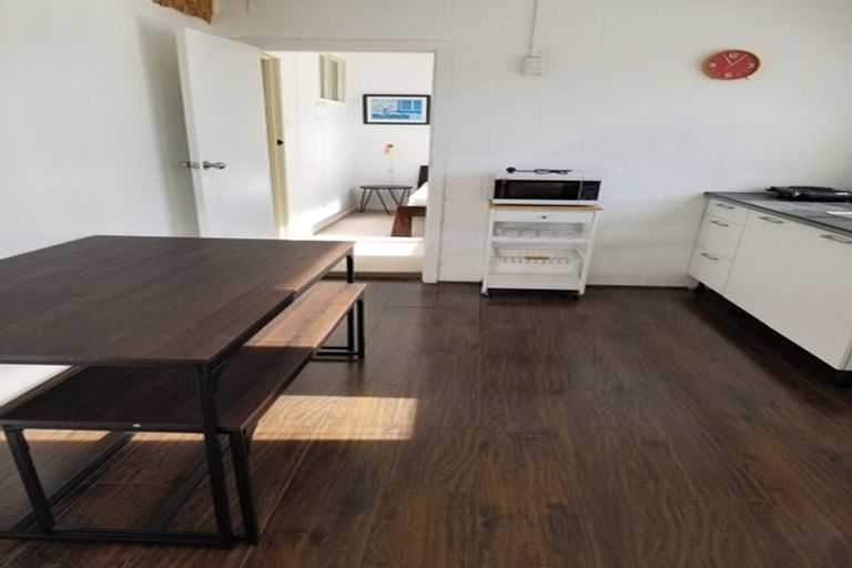 Photo of property in 1/40 Aberdeen Road, Campbells Bay, Auckland, 0620