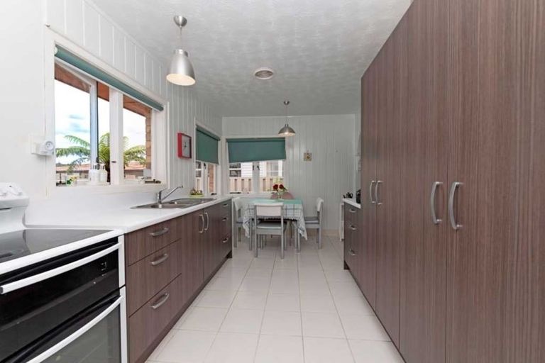 Photo of property in 38 Smythe Road, Henderson, Auckland, 0612