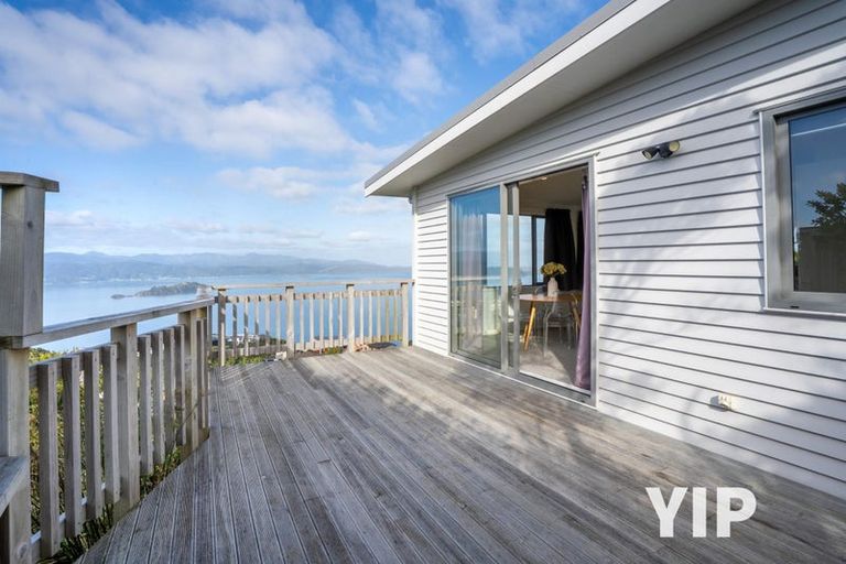 Photo of property in 4b Sunhaven Drive, Newlands, Wellington, 6037