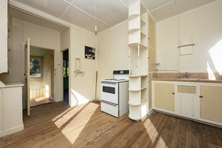 Photo of property in 118 Garden Road, Piha, New Lynn, 0772