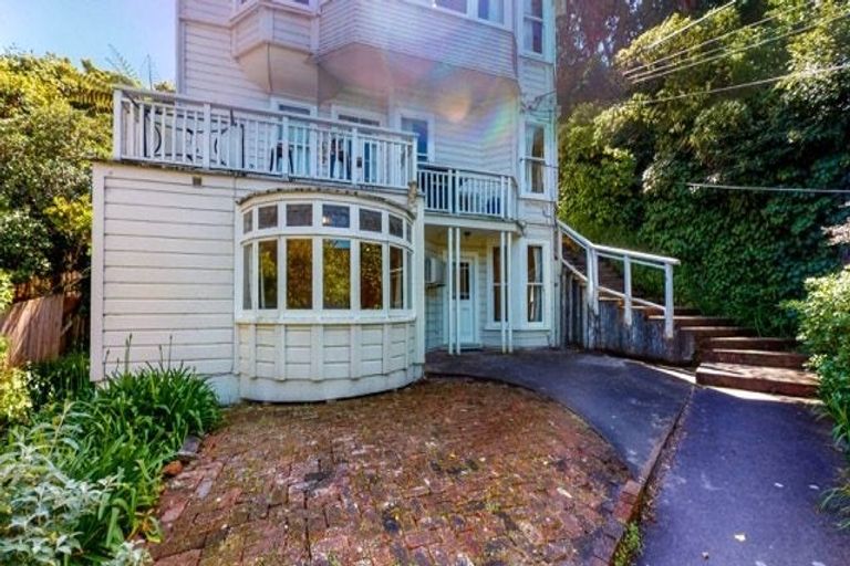 Photo of property in 56 Kelburn Parade, Kelburn, Wellington, 6012