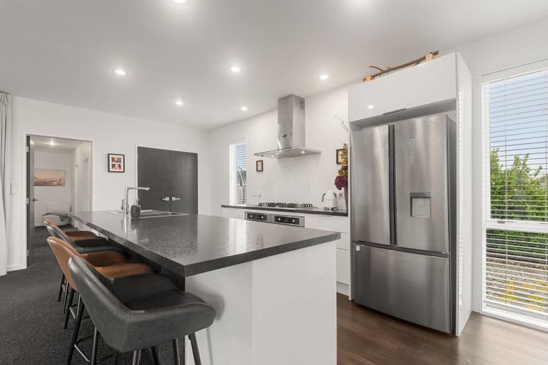 Photo of property in 10 Monaco Grove, Fitzherbert, Palmerston North, 4410