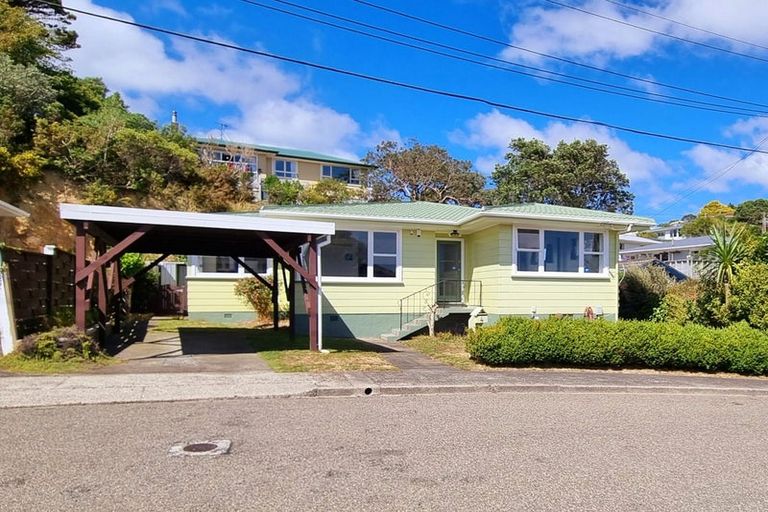 Photo of property in 4 Beverley Grove, Paparangi, Wellington, 6037
