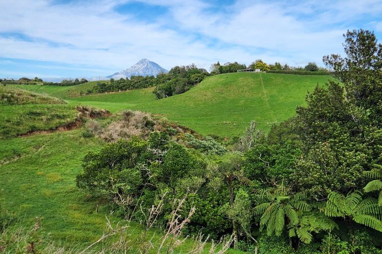 Photo of property in 144 Ackworth Road, Lepperton, New Plymouth, 4373