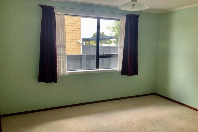 Photo of property in 215 Birkdale Road, Birkdale, Auckland, 0626