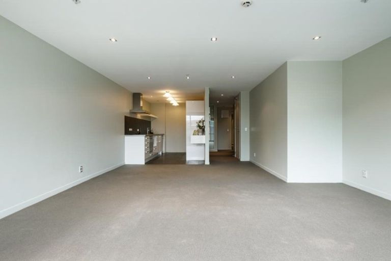 Photo of property in Portal Apartments, 6c/42 Cable Street, Te Aro, Wellington, 6011