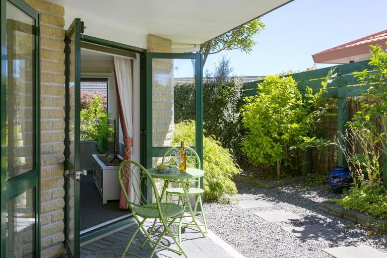 Photo of property in 30 Fairview Terrace, Waipahihi, Taupo, 3330