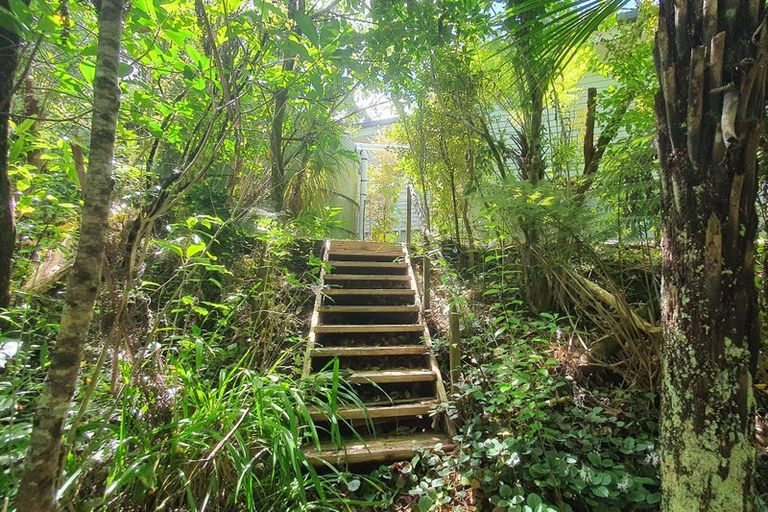 Photo of property in 10 Beach Street, Sandspit, Warkworth, 0982