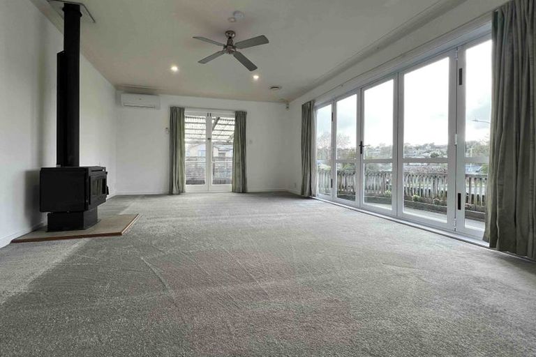 Photo of property in 1 Mirrabooka Avenue, Botany Downs, Auckland, 2010