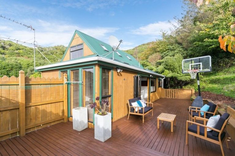 Photo of property in 10 Swadel Way, Karori, Wellington, 6012