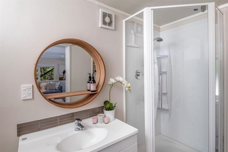 Photo of property in 98 Park Hill Road, Birkenhead, Auckland, 0626