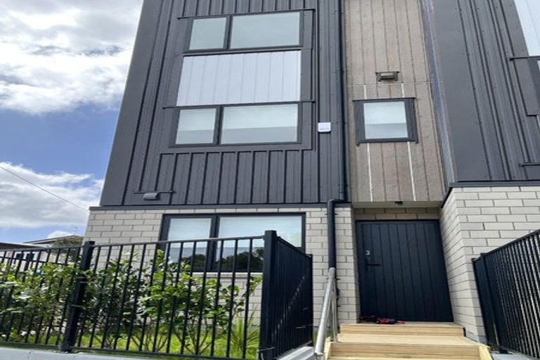 Photo of property in 3/241 Don Buck Road, Massey, Auckland, 0614