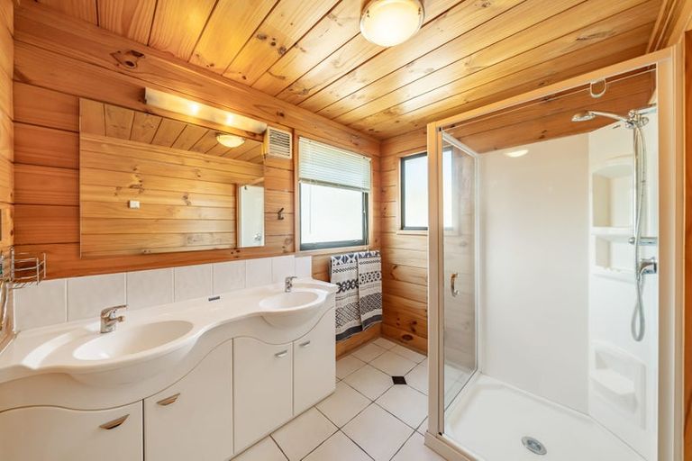 Photo of property in 47 Moana Road, Plimmerton, Porirua, 5026