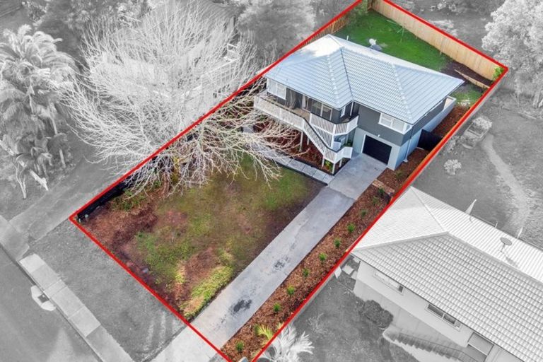 Photo of property in 17 Temuri Place, Glendene, Auckland, 0602