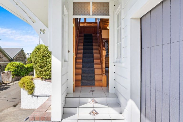 Photo of property in 18 Sealy Road, Bluff Hill, Napier, 4110