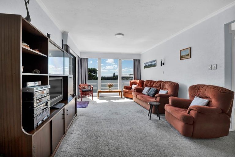 Photo of property in 10 Lawry Street, Moturoa, New Plymouth, 4310