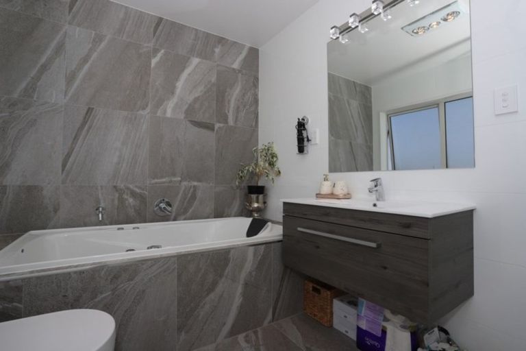 Photo of property in 11 Tirohanga Crescent, Stanmore Bay, Whangaparaoa, 0932