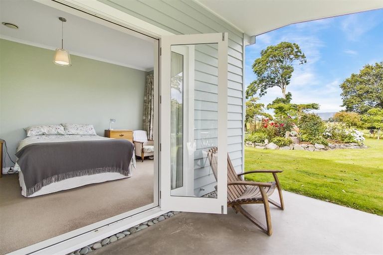 Photo of property in 302 Timaru Road, Waimate, 7978