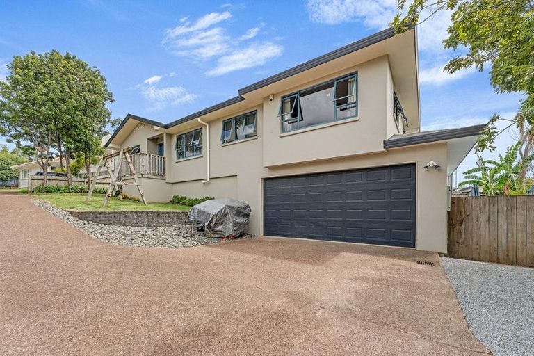 Photo of property in 120b Triangle Road, Massey, Auckland, 0614
