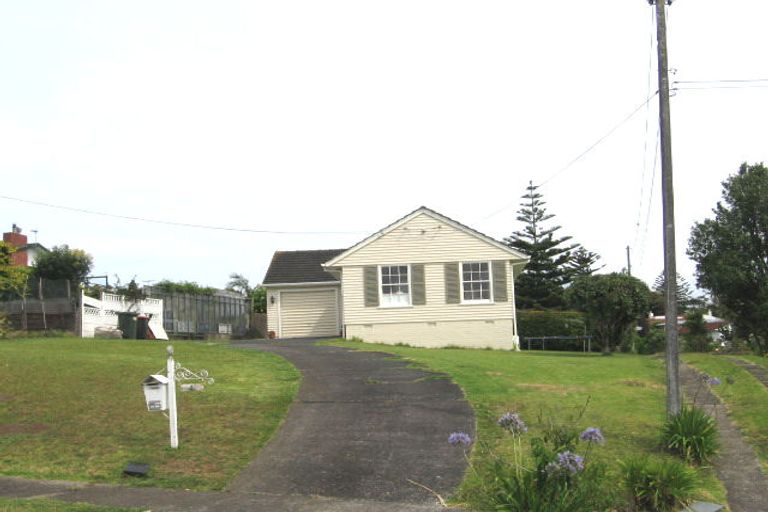 Photo of property in 4 Calder Place, Wai O Taiki Bay, Auckland, 1072