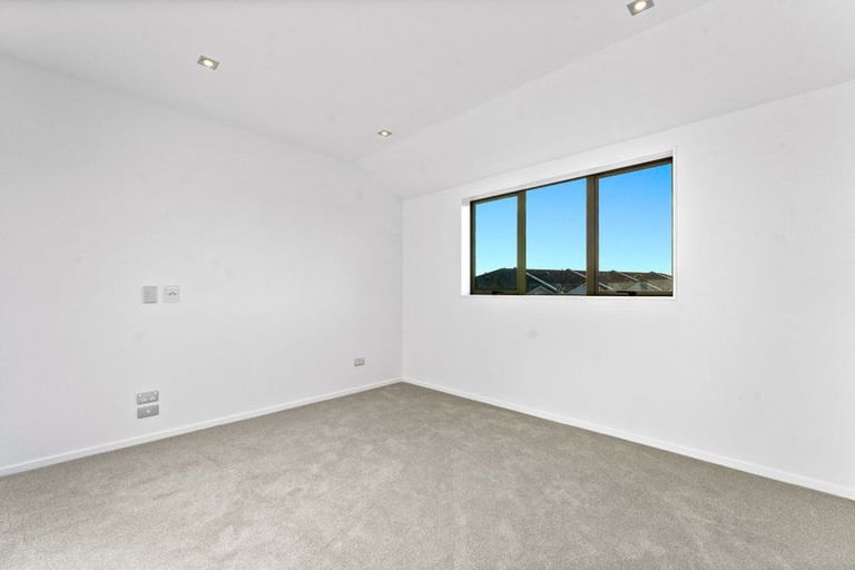 Photo of property in The Rise, 2/11 Hatfield Place, Albany Heights, Auckland, 0632