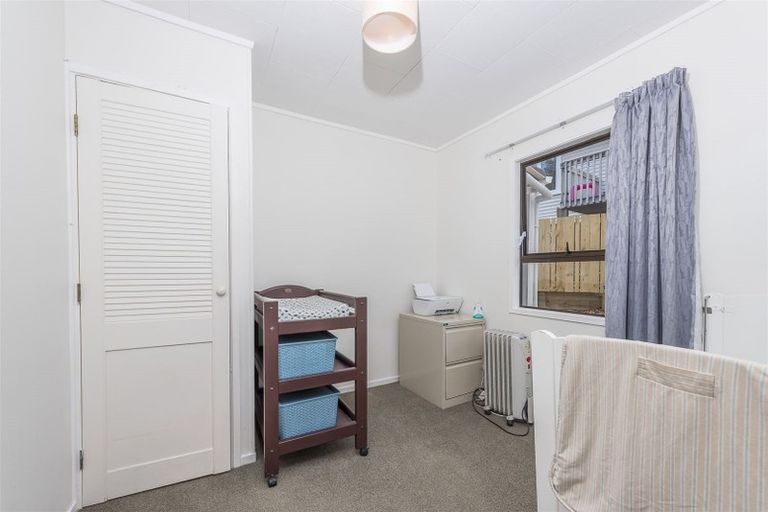 Photo of property in 3/23 Luckens Road, West Harbour, Auckland, 0618