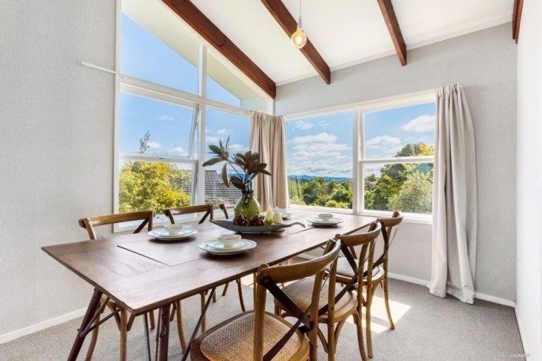 Photo of property in 7 Chelsea View Drive, Chatswood, Auckland, 0626