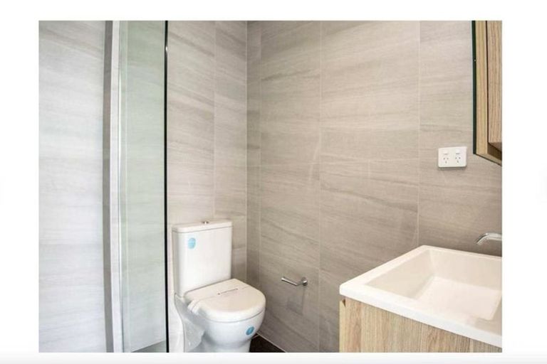 Photo of property in 305/1 Buscomb Avenue, Henderson, Auckland, 0610