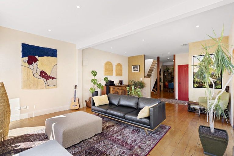 Photo of property in 10 Earls Terrace, Mount Victoria, Wellington, 6011