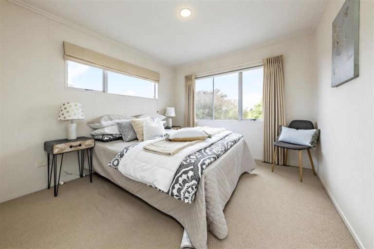Photo of property in 15 William Woods Court, Flat Bush, Auckland, 2016