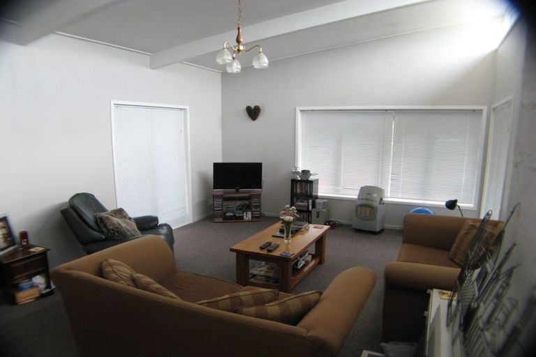 Photo of property in 1/135 Glenfield Road, Hillcrest, Auckland, 0626