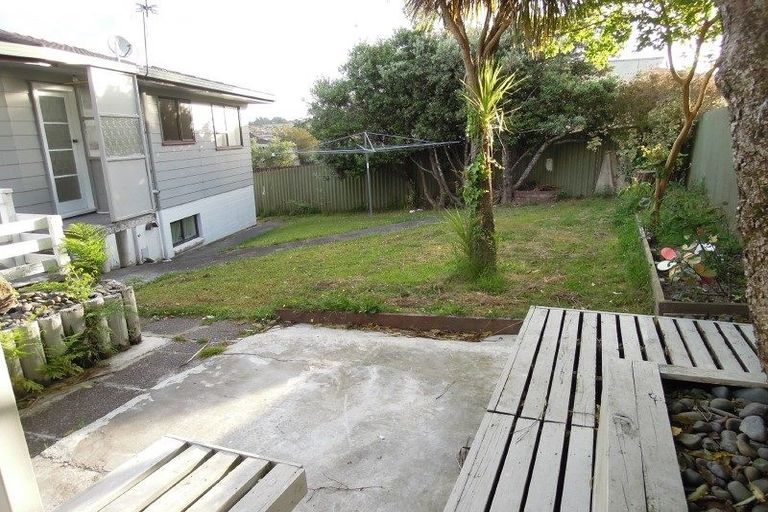 Photo of property in 4 St Catherine Crescent, West Harbour, Auckland, 0618