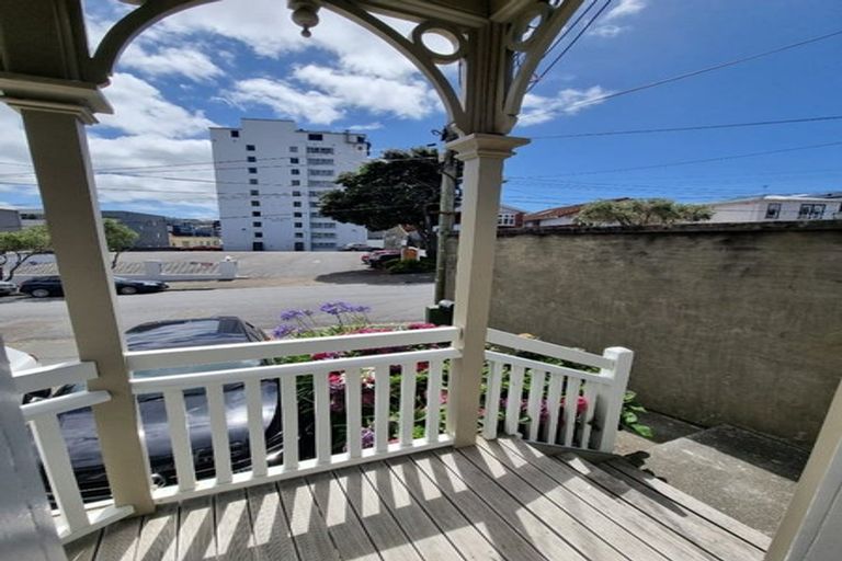 Photo of property in 28 Roxburgh Street, Mount Victoria, Wellington, 6011