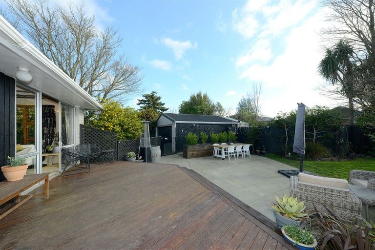 Photo of property in 20 Sandringham Place, Bryndwr, Christchurch, 8053