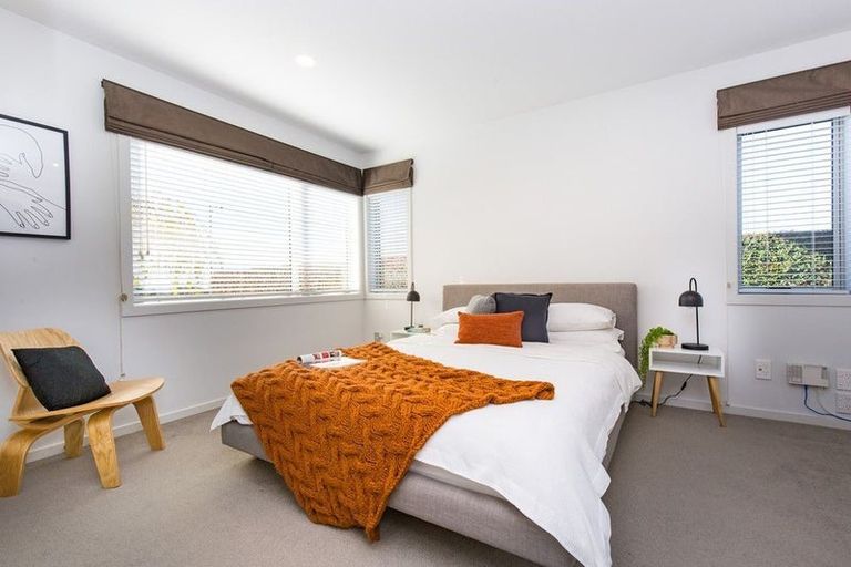 Photo of property in 84 Lake Panorama Drive, Henderson Valley, Auckland, 0612