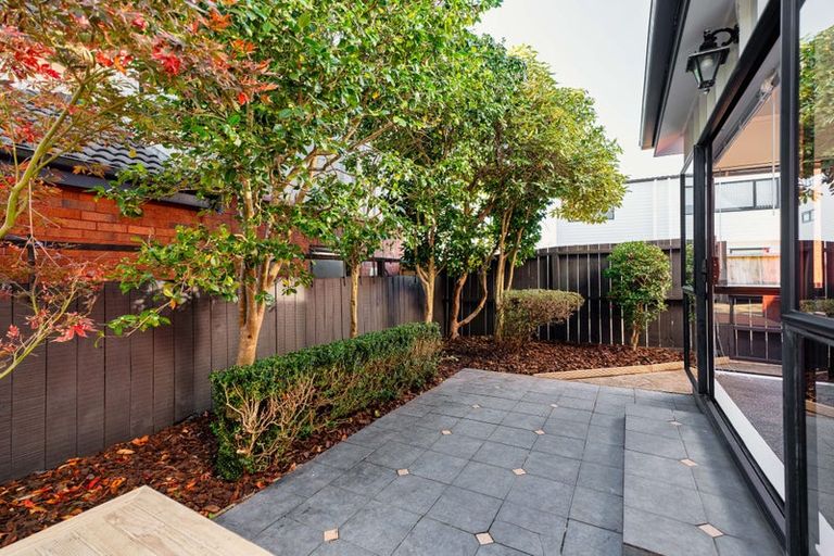 Photo of property in 2/24 Miro Street, New Lynn, Auckland, 0600