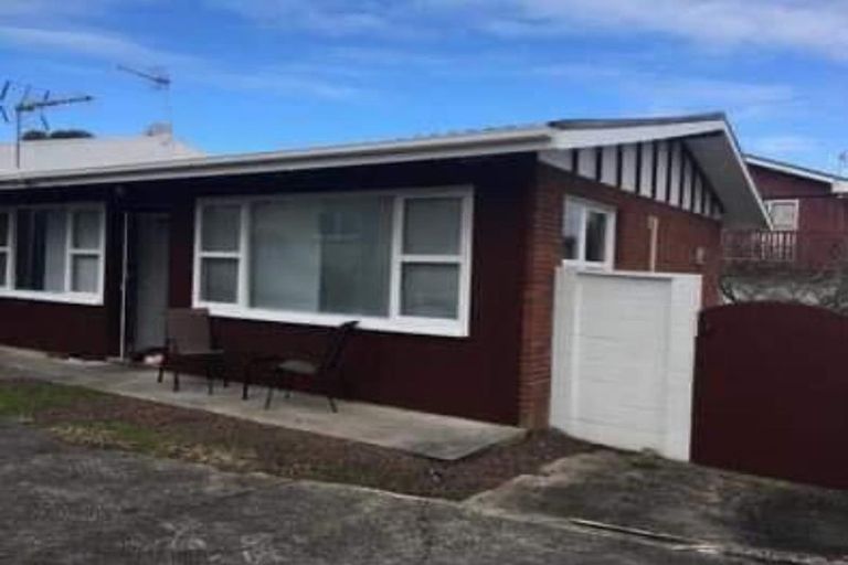 Photo of property in 2/21 Pooley Street, Pakuranga Heights, Auckland, 2010