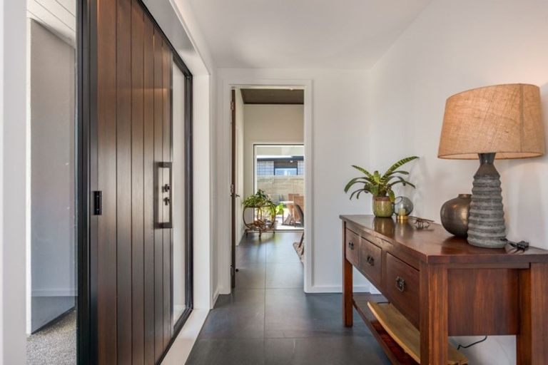 Photo of property in 7 Te Heke Place, Waikanae, 5036