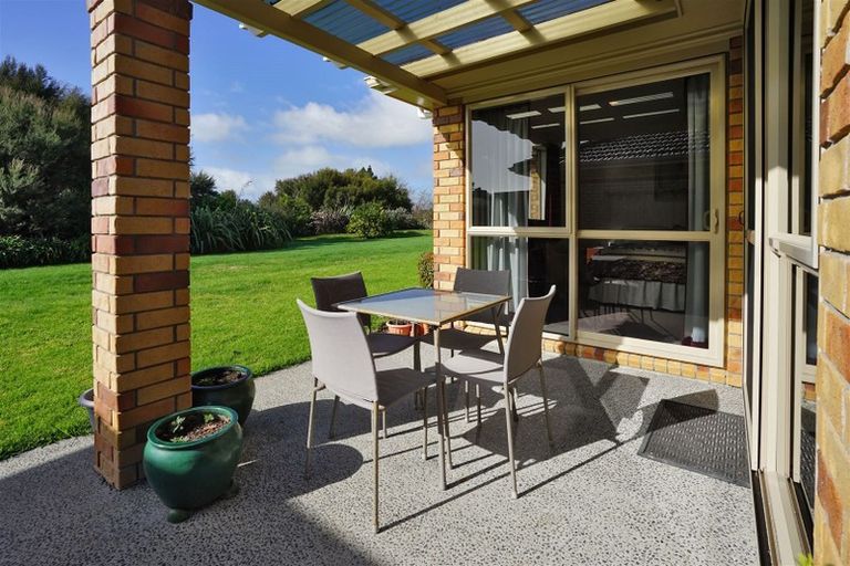 Photo of property in 37 Sovereign Isle Lane, Rototuna, Hamilton, 3210