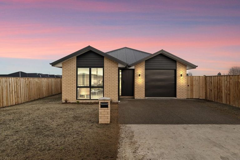 Photo of property in 27 Stackwood Avenue, Woodend, 7691