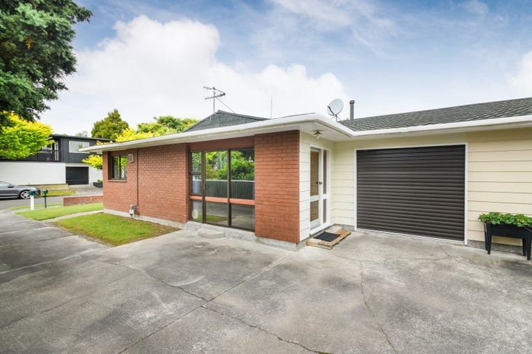 Photo of property in 1/29 Redwood Grove, Hokowhitu, Palmerston North, 4410
