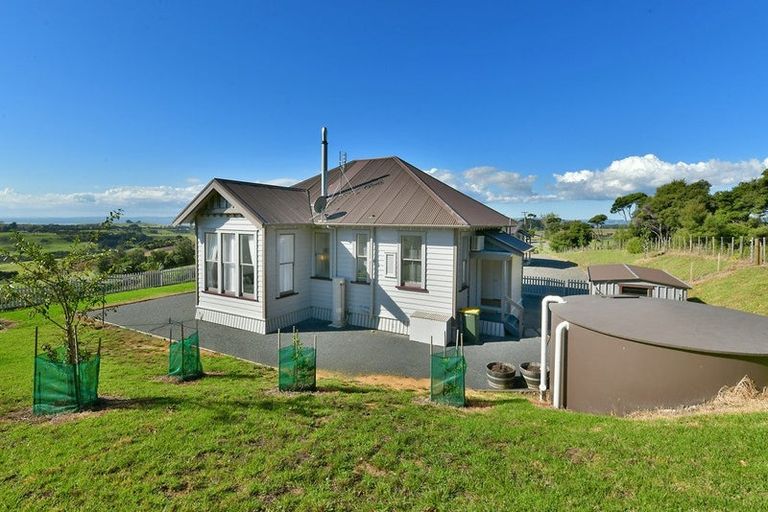 Photo of property in 21 Shine Road, South Head, Helensville, 0874