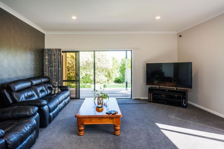 Photo of property in 15 Silkwood Place, Fitzherbert, Palmerston North, 4410