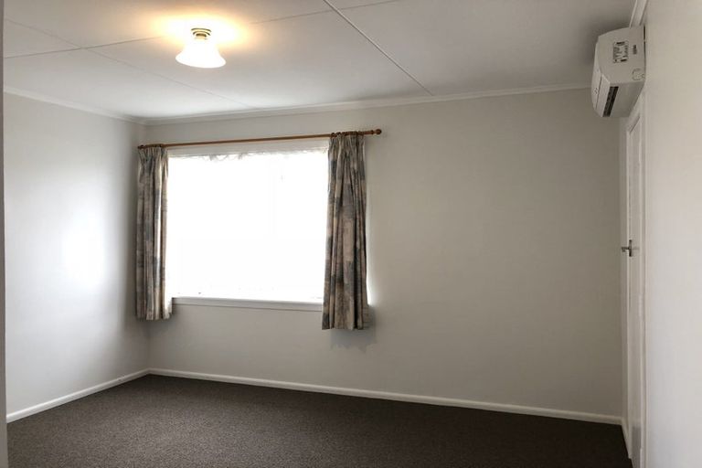Photo of property in 2 Kervil Avenue, Te Atatu Peninsula, Auckland, 0610
