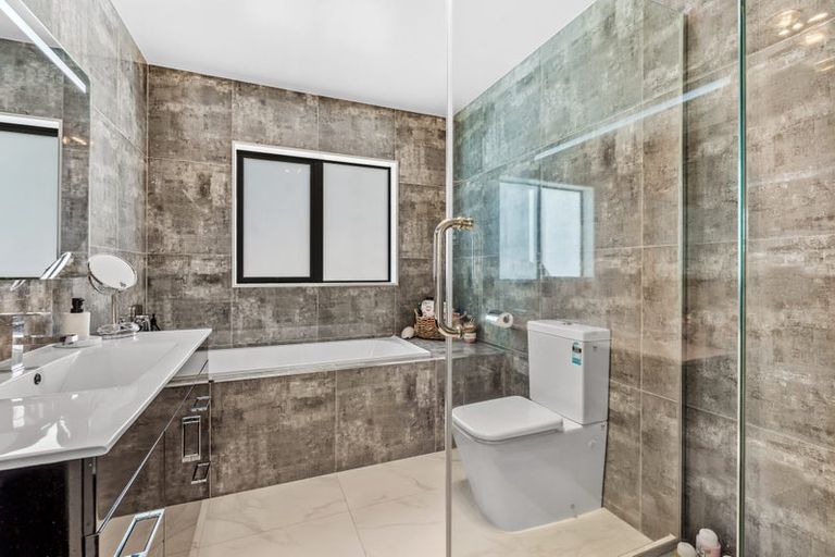 Photo of property in 36 Resolution Drive, Gulf Harbour, Whangaparaoa, 0930