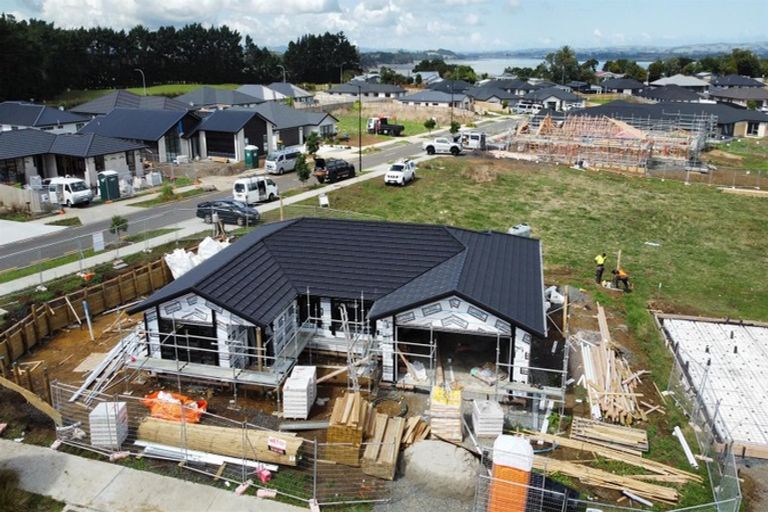 Photo of property in 25 Opouatu Avenue, Glenbrook, 2681