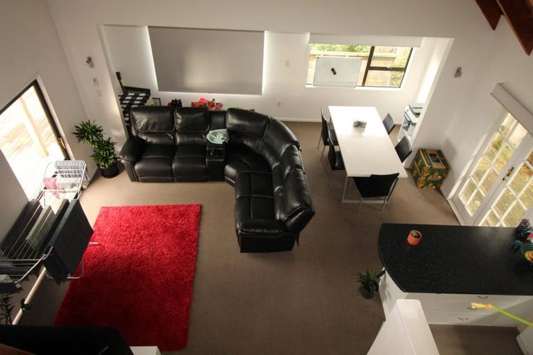 Photo of property in 10 Kayle Glen, West Harbour, Auckland, 0618