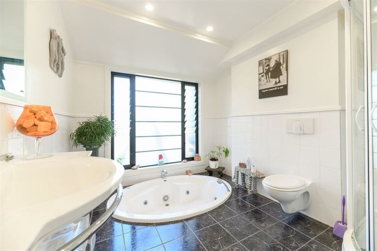 Photo of property in 19 Dudding Avenue, Northcote, Auckland, 0627