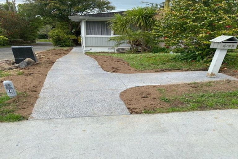 Photo of property in 22 Raymond Terrace, Northcote, Auckland, 0627